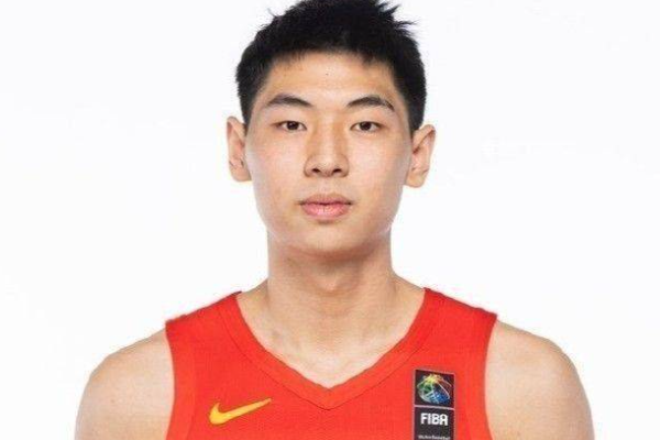  广州男篮球员崔永熙备战NBA选秀体测数据亮眼