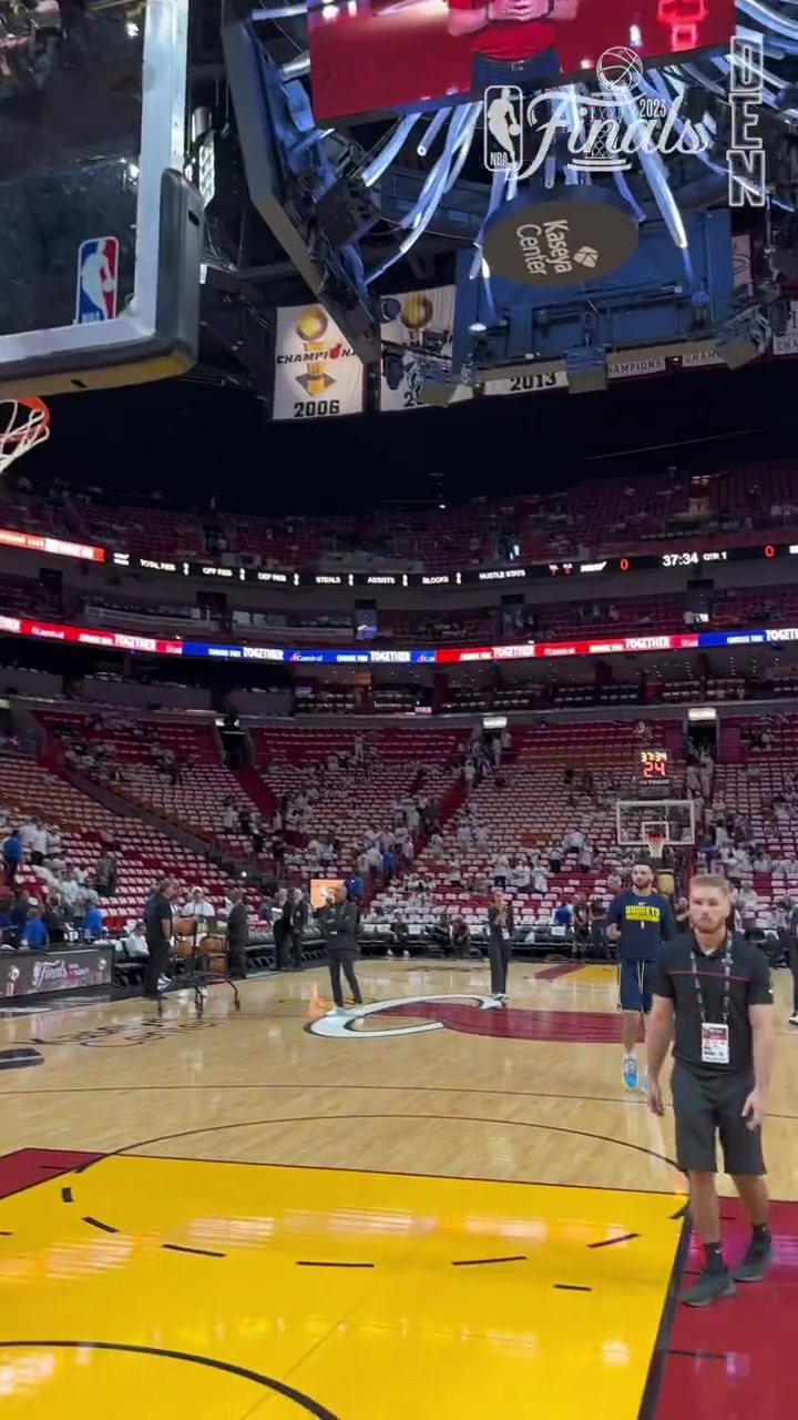  又要爆了穆雷赛前16秒内飚中一记中圈3分负角度进球