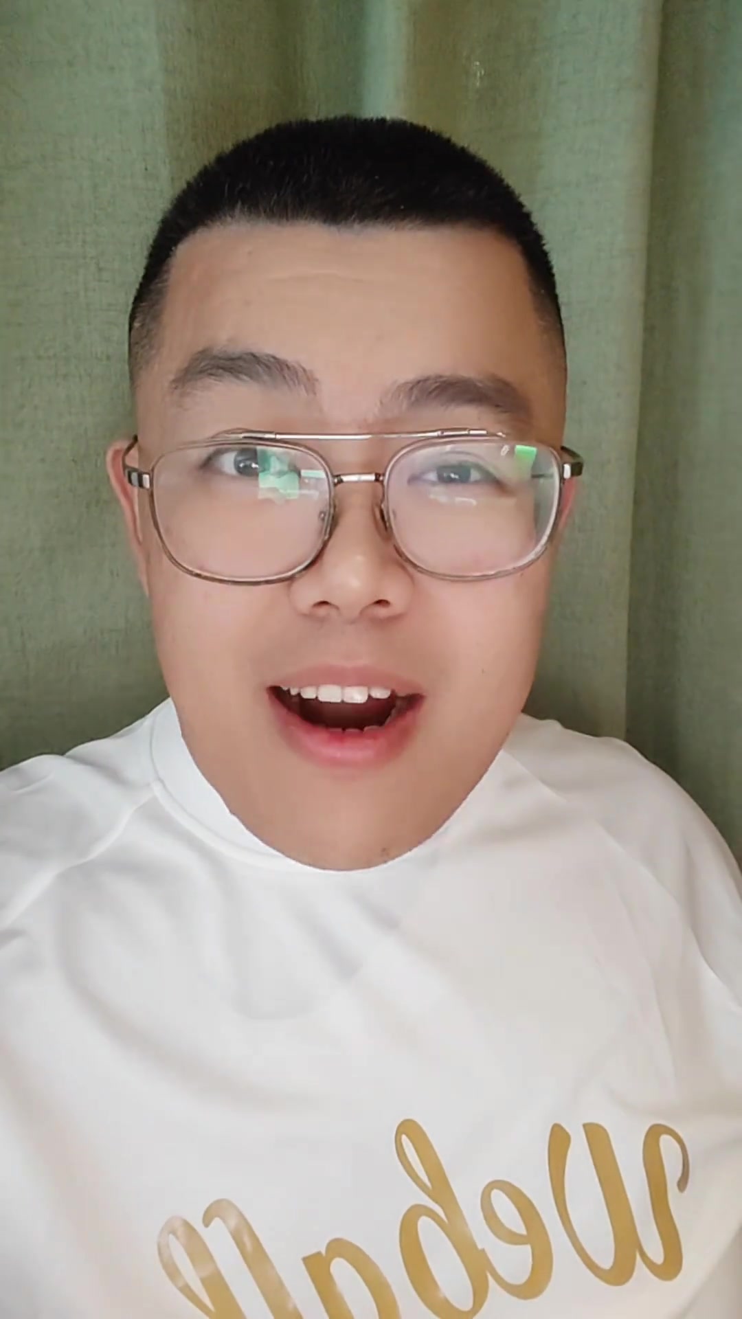  整笑了国安博主教练也没错了也四后卫了那是谁错了