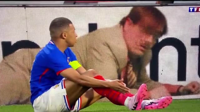  化身卓别林名场面姆巴佩和广告牌神同步自己都被逗笑了