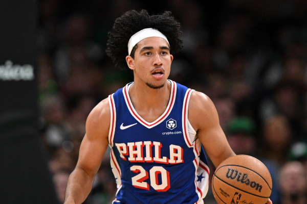 纳斯盛赞麦凯恩表现：三分威胁与进攻创造力突出